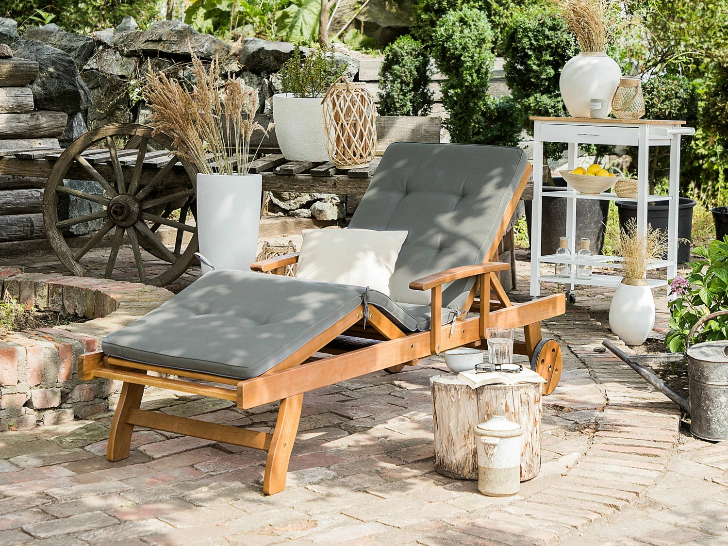 Gartenliege Akazienholz Hellbraun Auflage Graphitgrau Rollbar JAVA – Bild 2