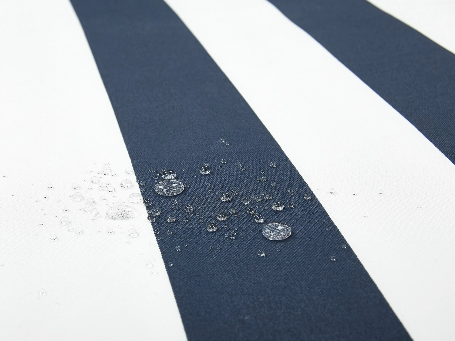 Gartenbank Zertifiziertes Holz Hellbraun 160 Cm Auflage Blau Gestreift VIVARA – Bild 9