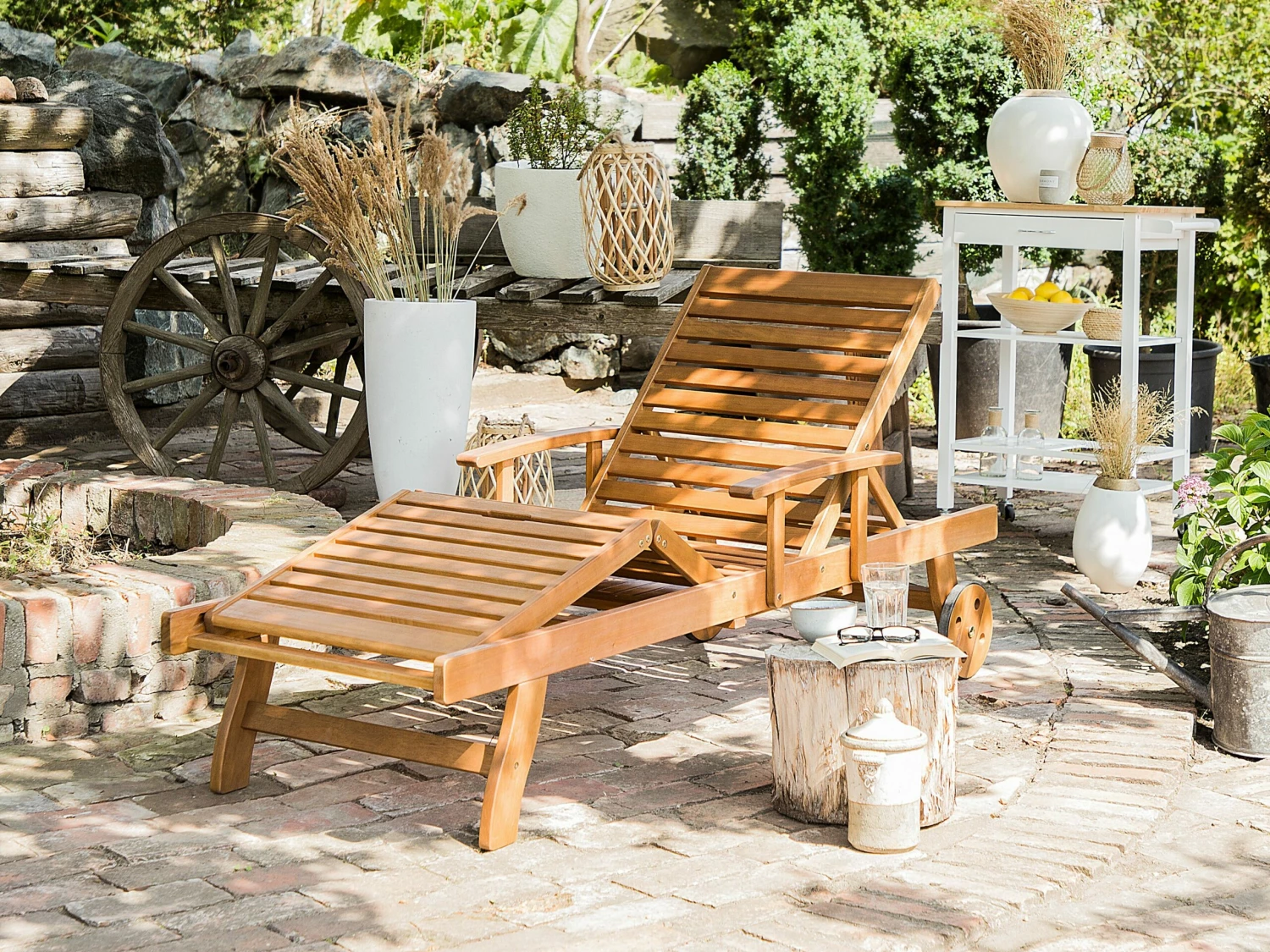 Gartenliege Akazienholz Hellbraun Auflage Terrakotta Rollbar JAVA – Bild 3