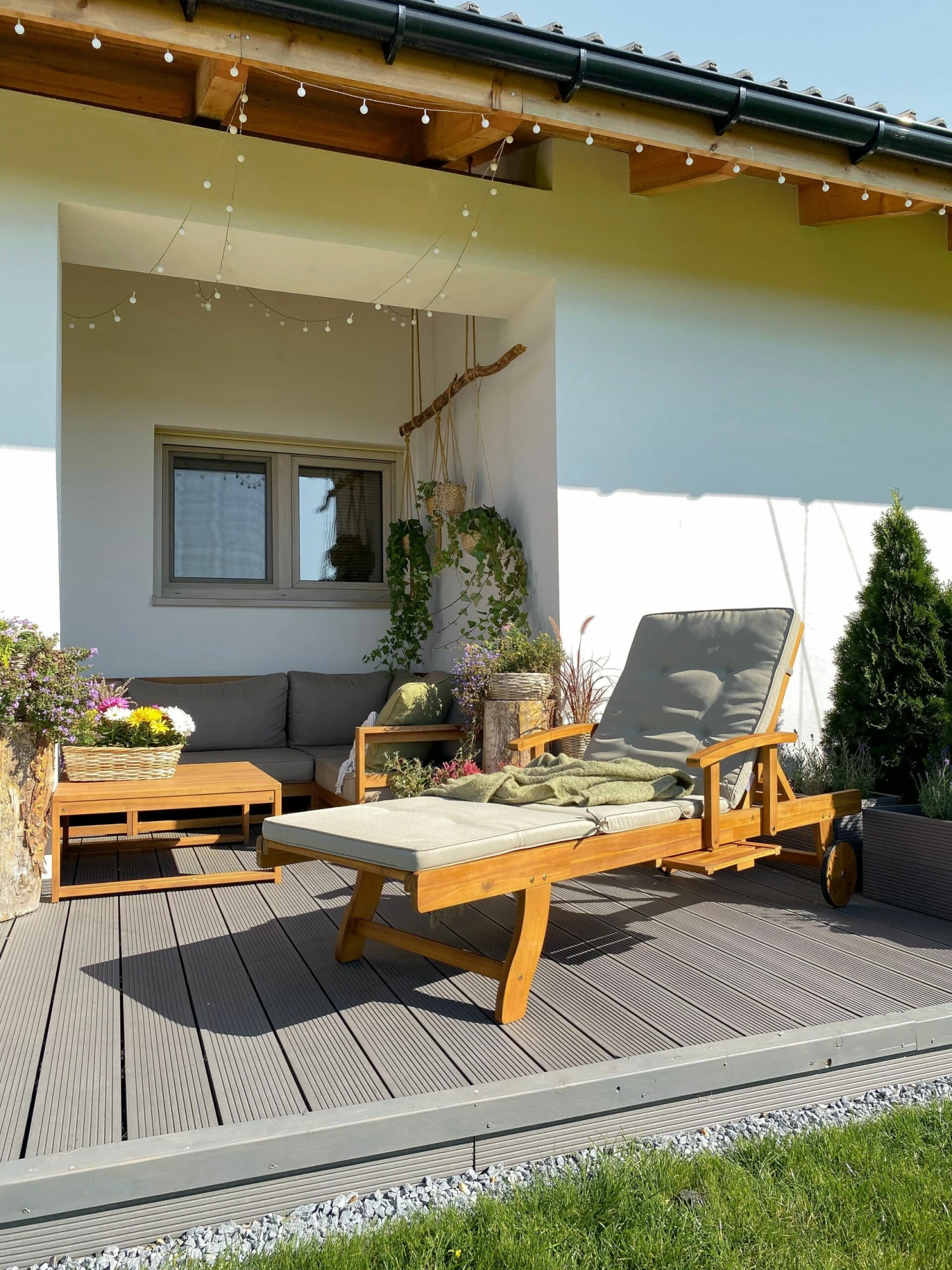 Gartenliege Akazienholz Hellbraun Auflage Grau-beige Rollbar JAVA – Bild 8