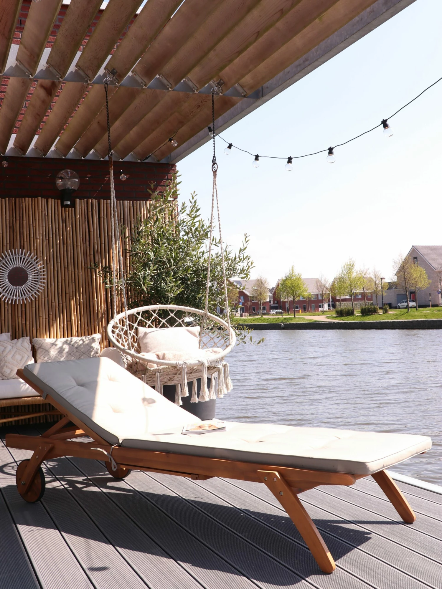 Gartenliege Akazienholz Hellbraun Auflage Taupe Rollbar CESANA – Bild 3