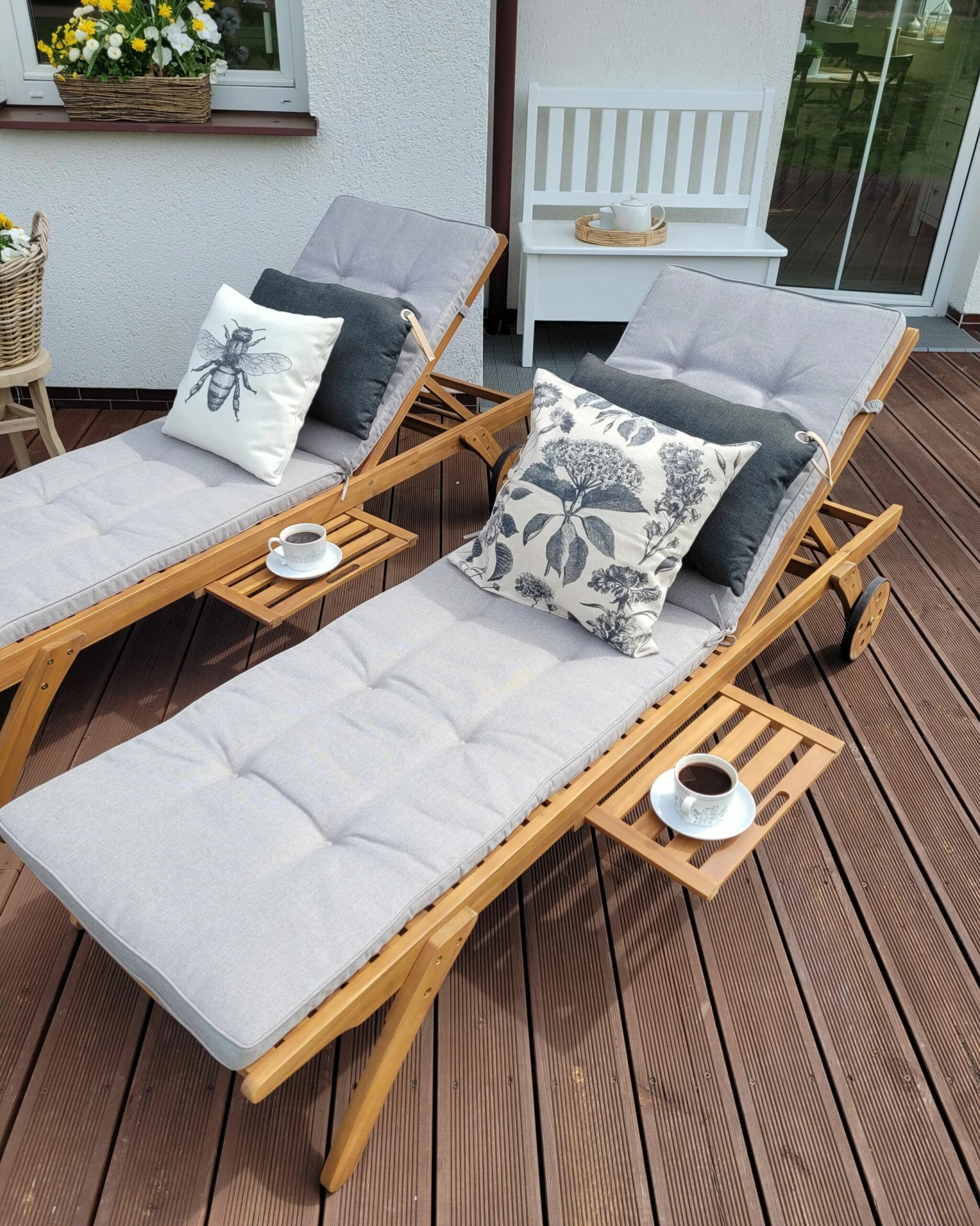 Gartenliege Akazienholz Hellbraun Auflage Taupe Rollbar CESANA – Bild 5