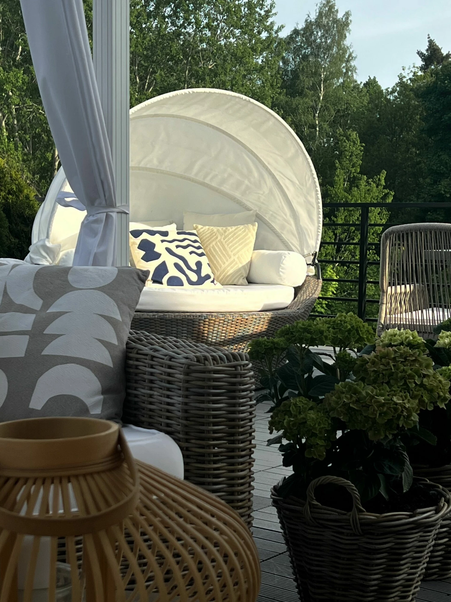 Gartenmöbel Set Faserzement 200 X 100 Cm 6-Sitzer Stühle Grau / Beige OLBIA – Bild 7