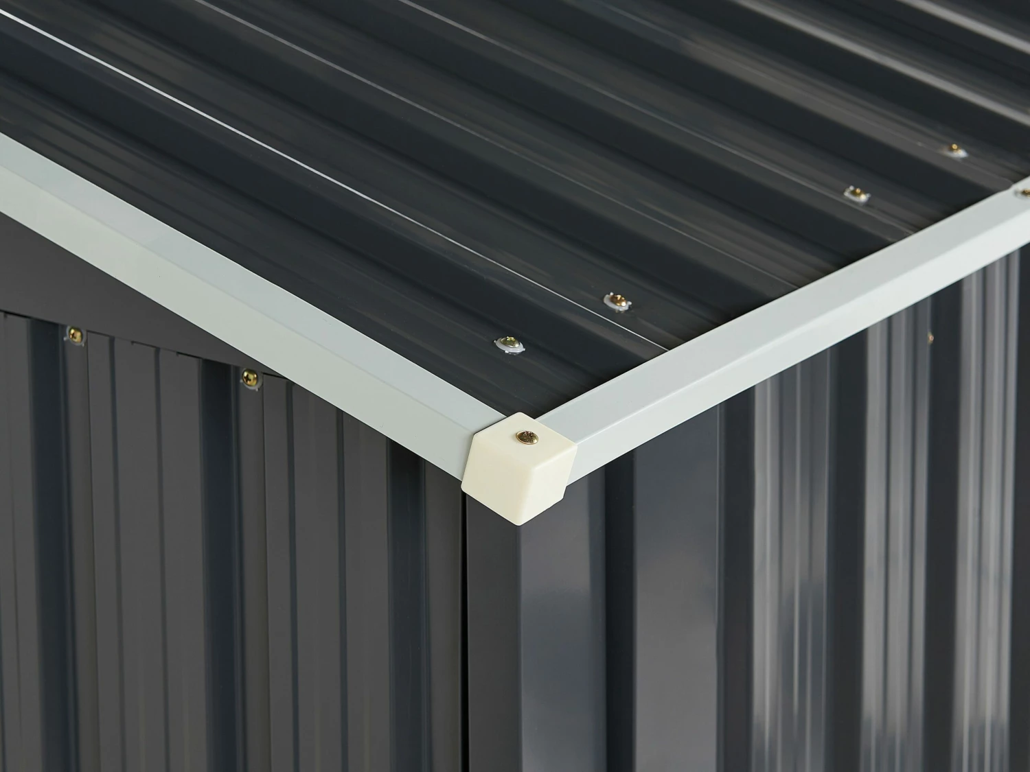 Gerätehaus Mit Holzunterstand Stahl Graphitgrau / Cremeweiß AOSTA – Bild 8