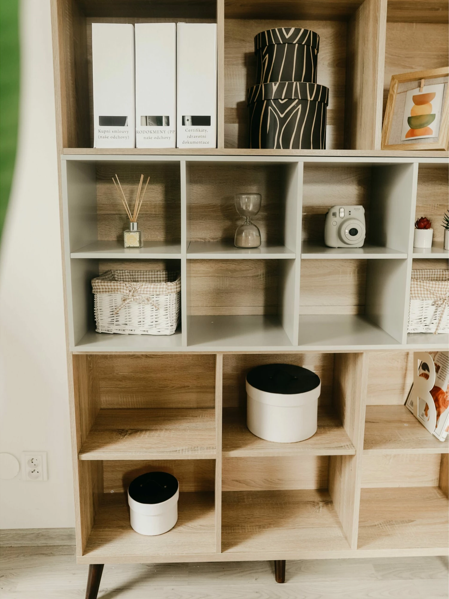 Regal Heller Holzfarbton / Grau 17 Fächer ALLOA – Bild 3