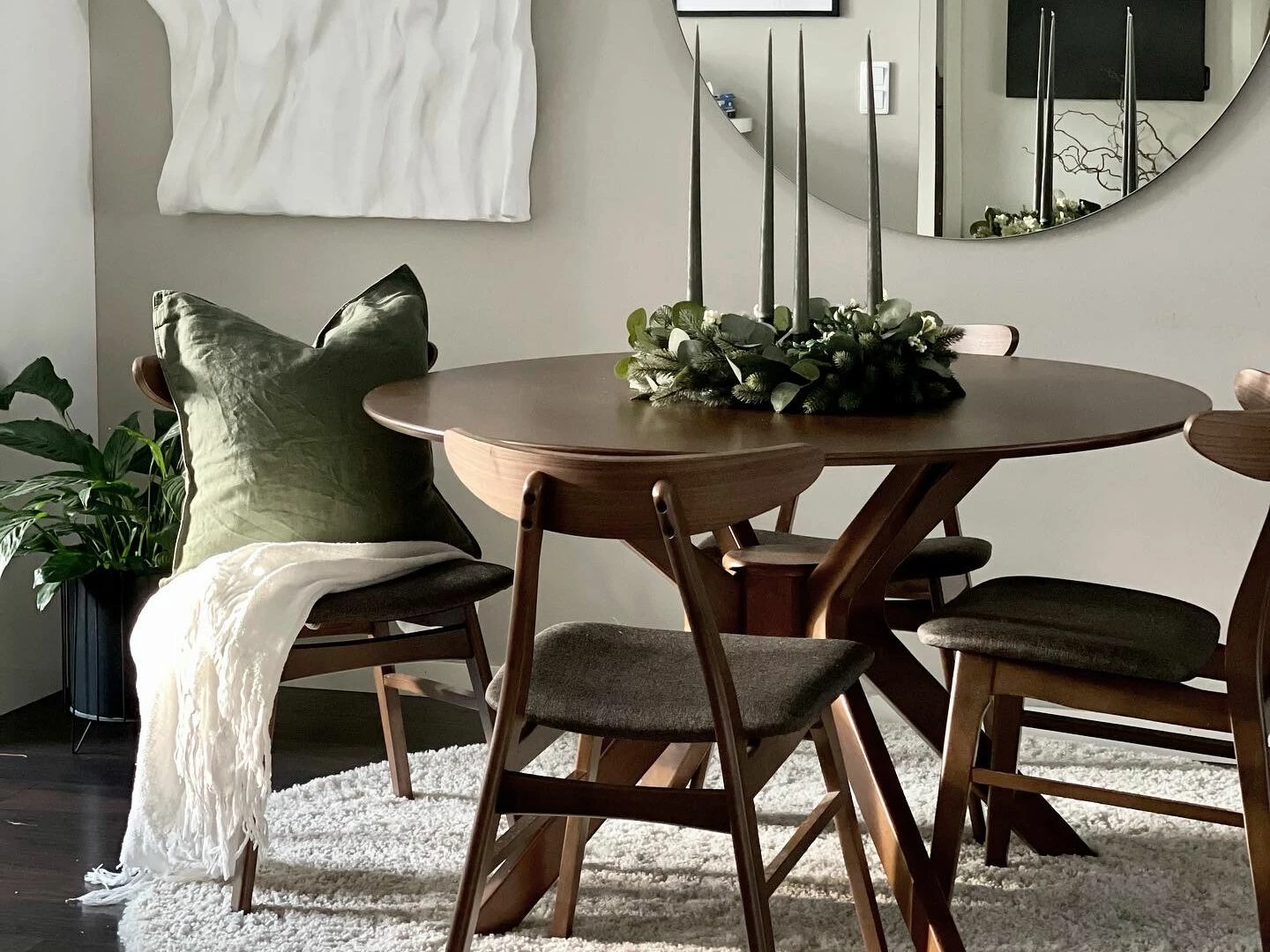 Esstisch Dunkler Holzfarbton ⌀ 120 Cm TYMIS – Bild 5