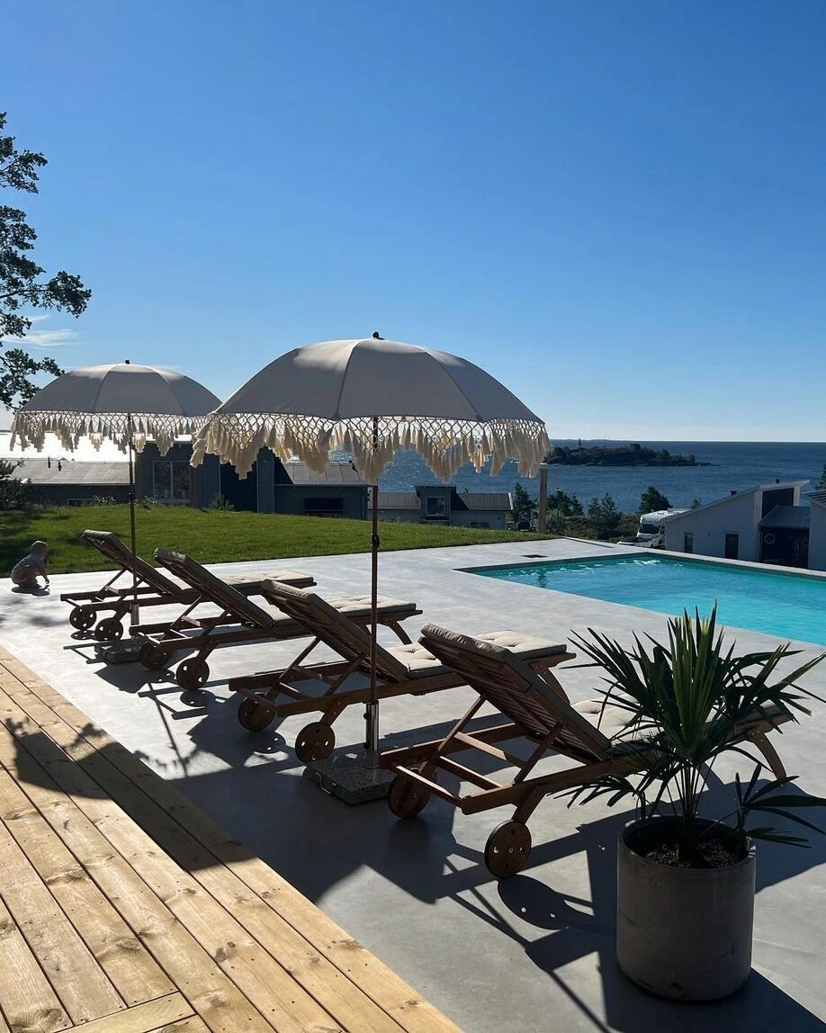 Gartenliege Akazienholz Hellbraun Auflage Taupe Rollbar CESANA – Bild 7